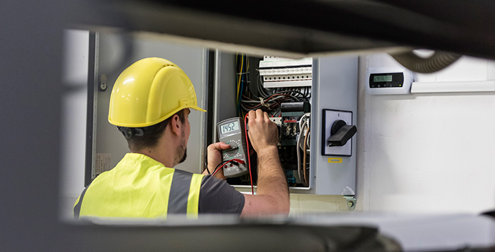 Maintenance et entretien électrique